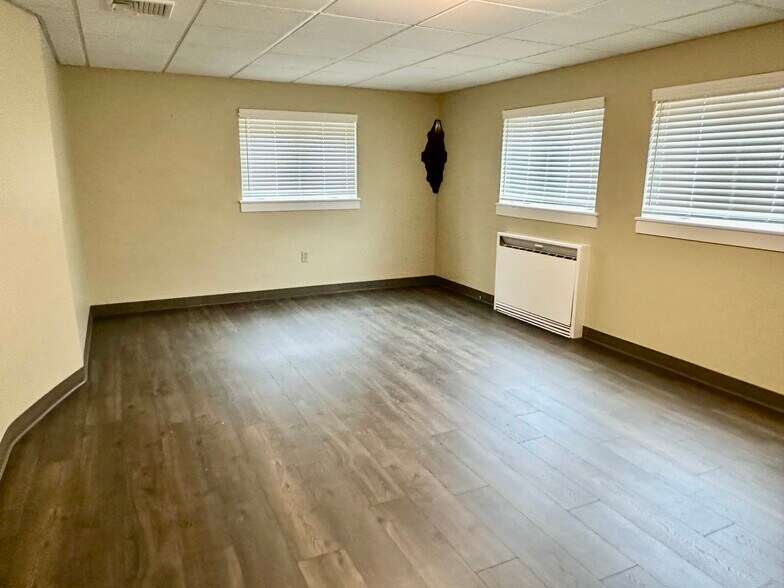 More Photos Of 37 W Haddon Ave, Oaklyn Sorority Fraternity House For Lease