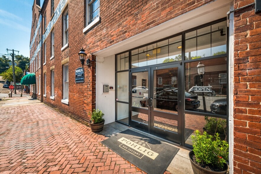 More Photos Of 2411 E Franklin St, Richmond Apartments For Lease