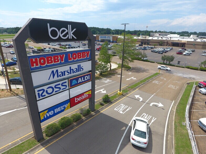 Primary Photo Of 1720-1722 Veterans Blvd, Mccomb Storefront For Sale