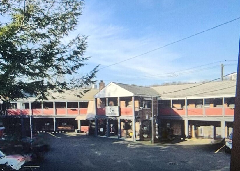 More Photos Of 19 Walton Ave, White Plains Hotel For Sale