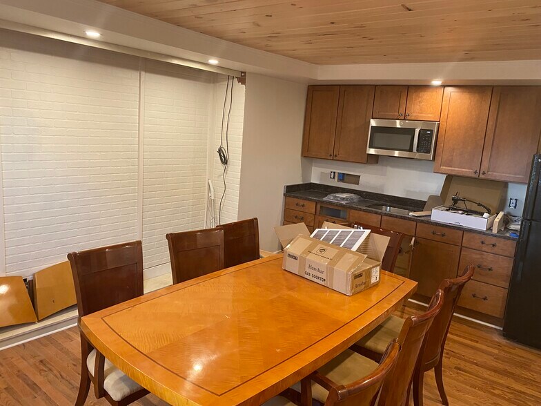 More Photos Of 1416 Sulphur Spring Rd, Arbutus Office Residential For Sale