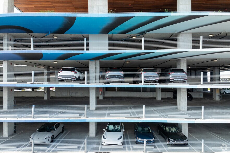 More Photos Of 545 NW 26th St, Miami Office For Lease