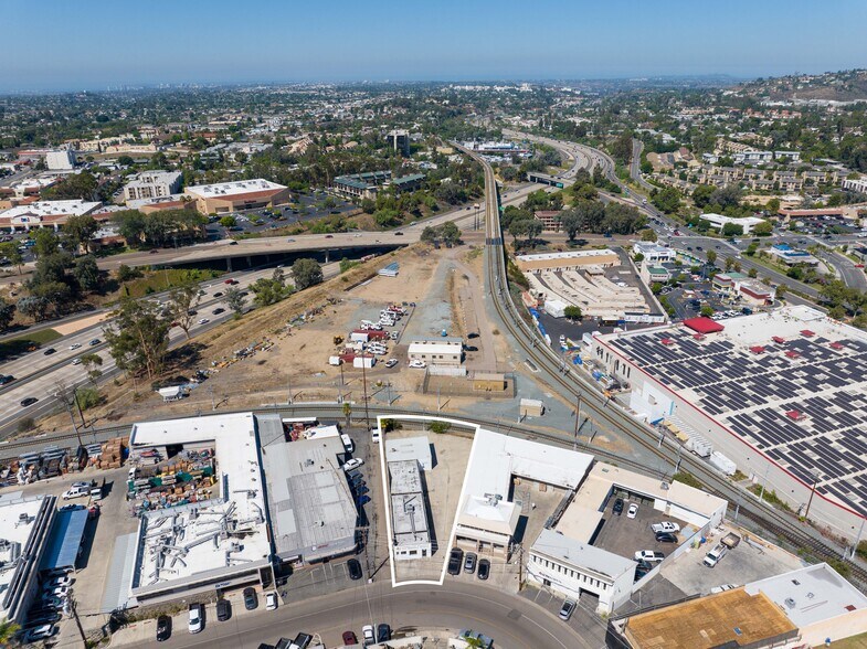 More Photos Of 8110 Commercial St, La Mesa Service For Lease