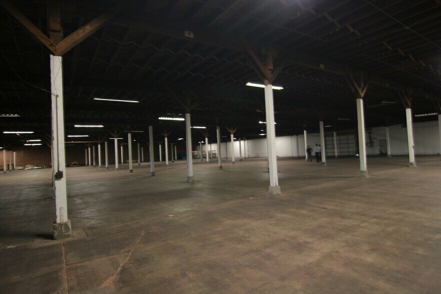 More Photos Of 15202 Edgerton Rd, New Haven Distribution For Lease
