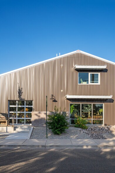 More Photos Of 1189 Parkway Dr, Santa Fe Showroom For Sale