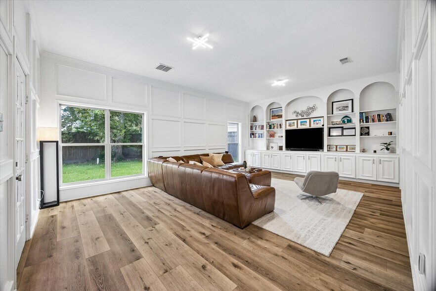 More Photos Of 530 W 27th St, Houston Office For Lease
