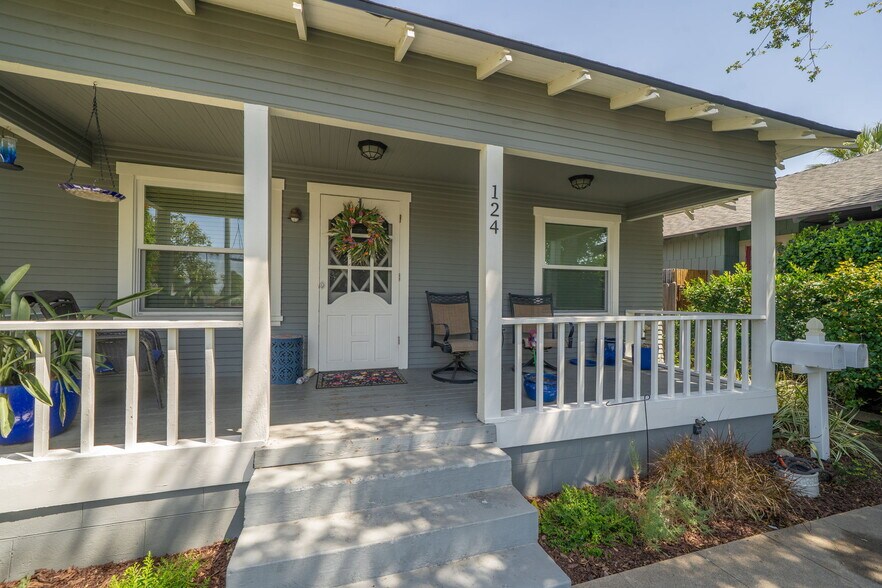 More Photos Of 124 N Vista Bonita Ave, Glendora Apartments For Sale