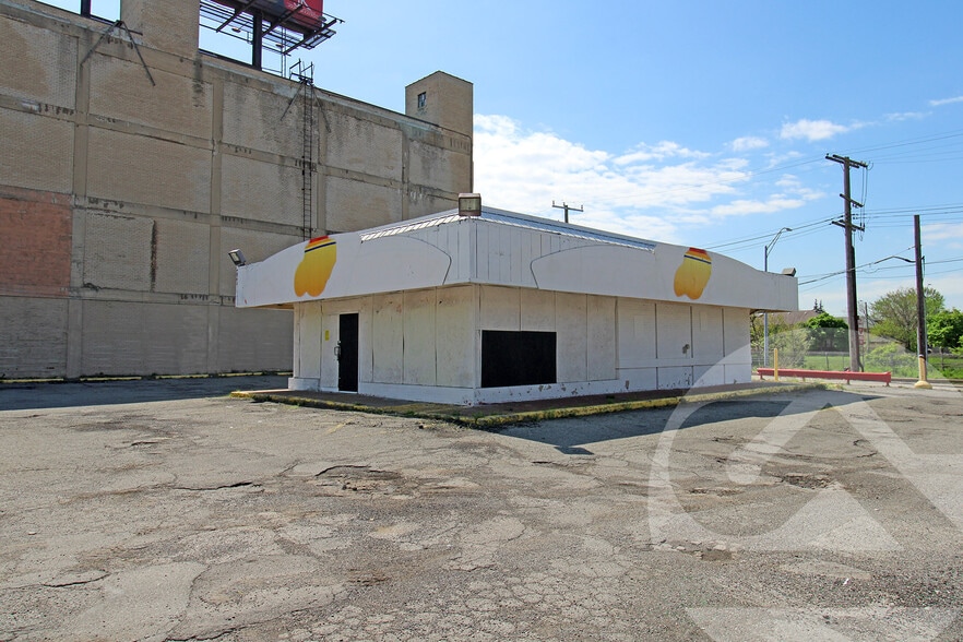 Primary Photo Of 9137 Grand River Ave, Detroit Fast Food For Sale