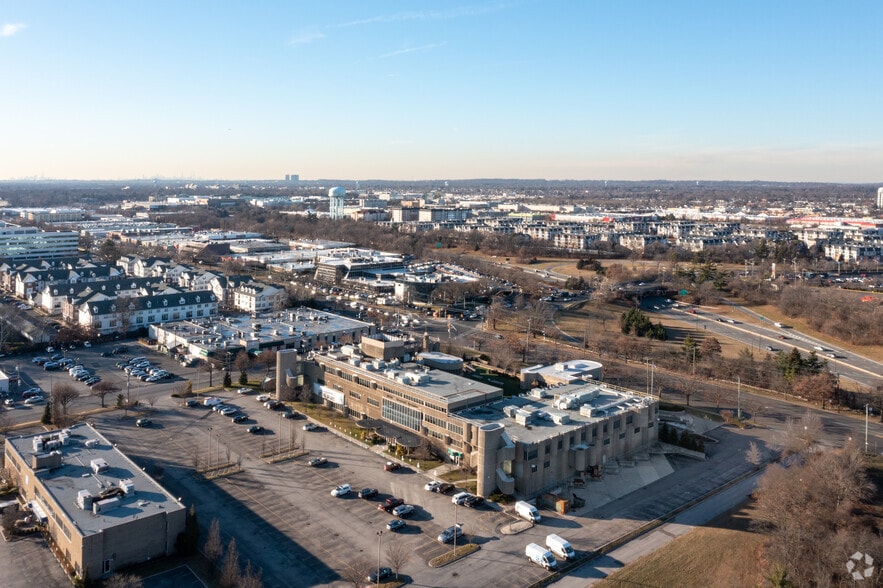 More Photos Of 1000 Stewart Ave, Garden City Research And Development For Lease