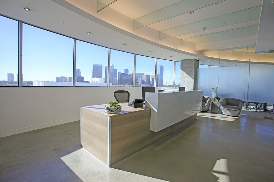 Primary Photo Of 9701 Wilshire Blvd, Beverly Hills Coworking Space