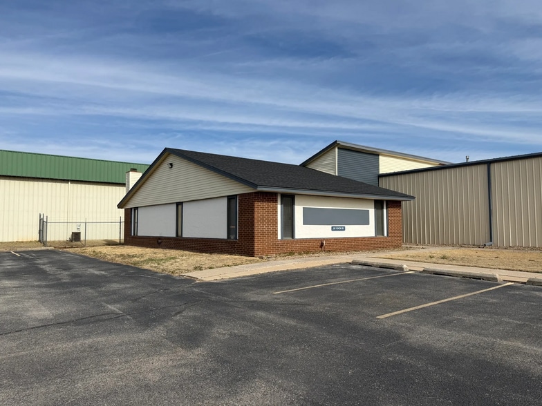 More Photos Of 500 Beacon Dr, Oklahoma City Manufacturing For Lease