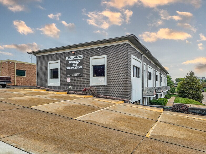 More Photos Of 3036 70th st, Omaha Office For Sale