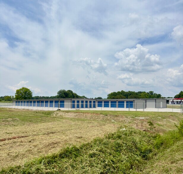 More Photos Of 161 Oak Grove Rd, Decherd Flex For Sale