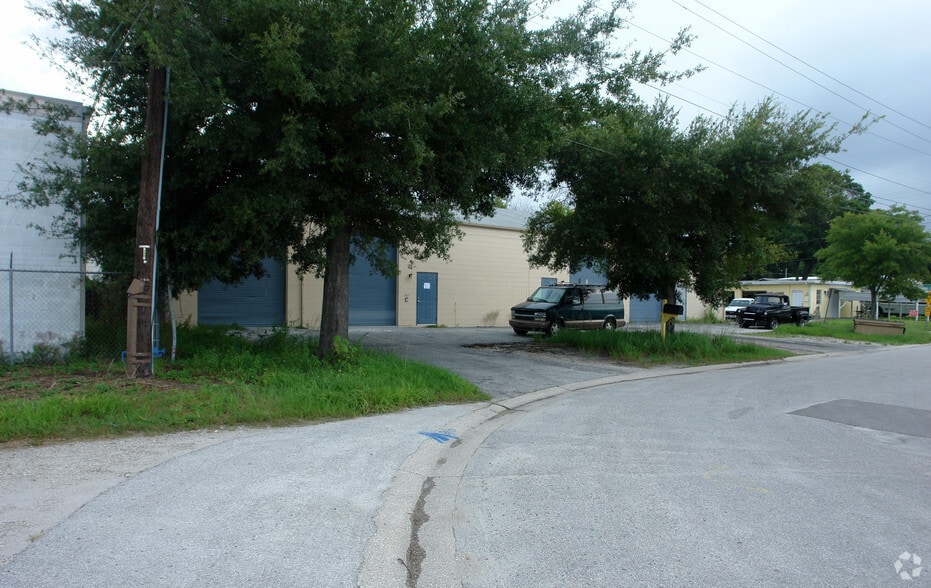 More Photos Of 2401 28th Ave N, Saint Petersburg Warehouse For Lease