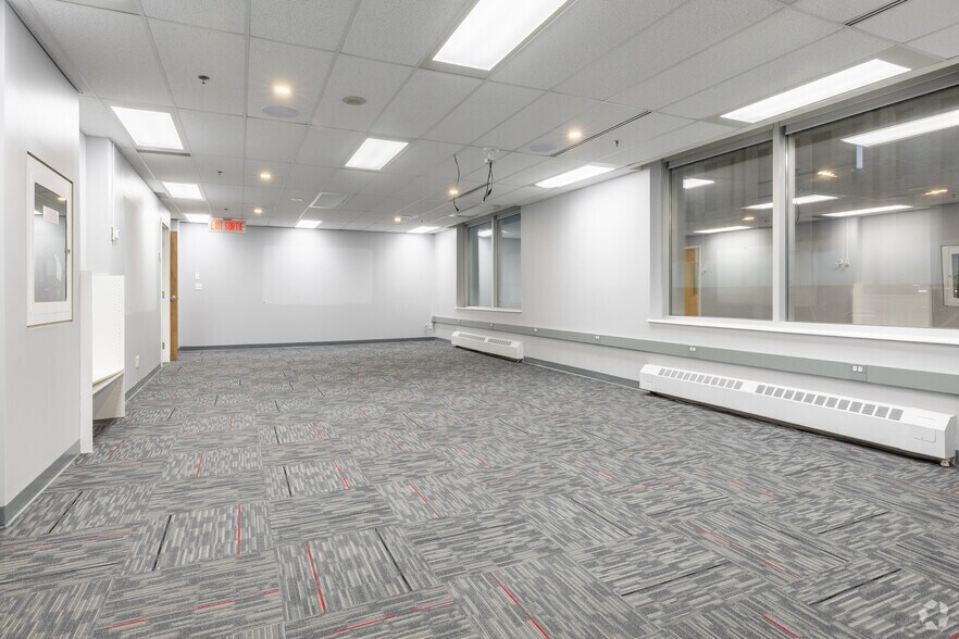 More Photos Of 100 Metcalfe St, Ottawa Office For Lease