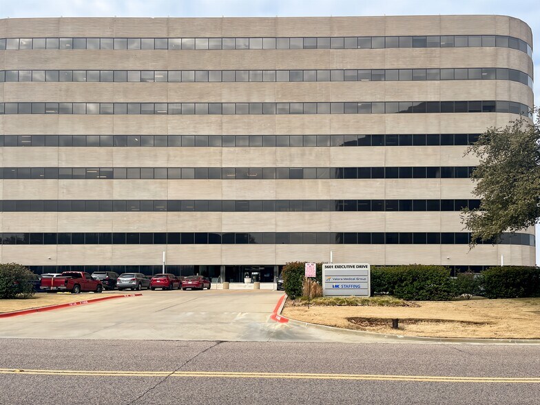 More Photos Of 5601 Executive Dr, Irving Coworking Space