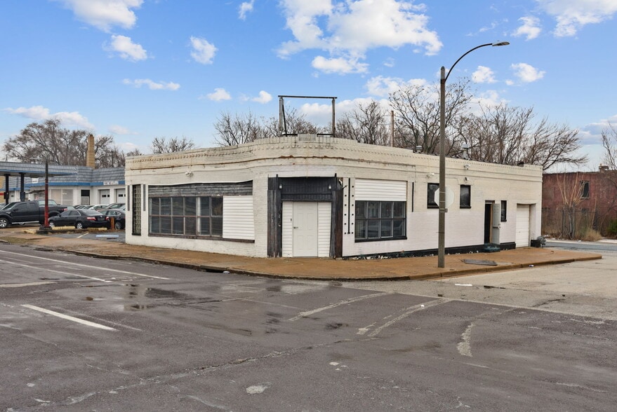 More Photos Of 2600 N Florissant Ave, Saint Louis Flex For Sale