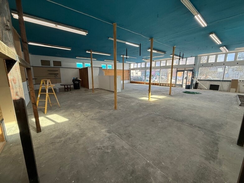 More Photos Of 3780 Mission Blvd, San Diego General Retail For Lease