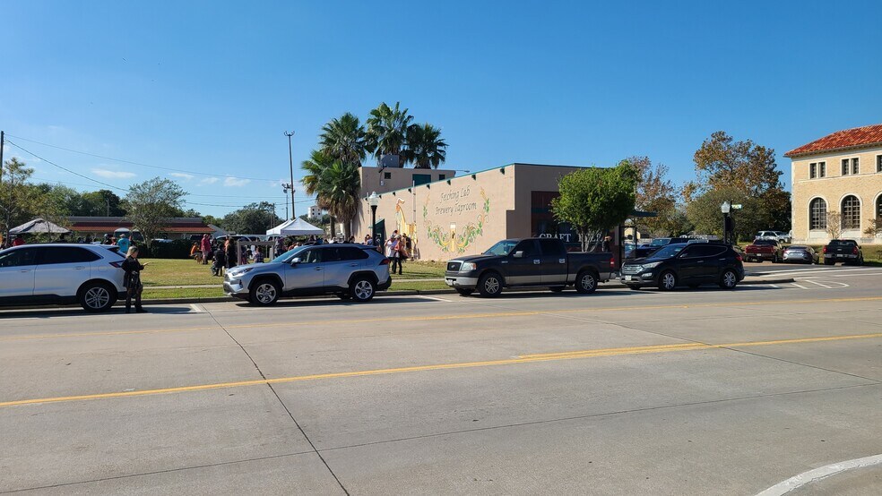More Photos Of 221 6th St N, Texas City General Retail For Sale