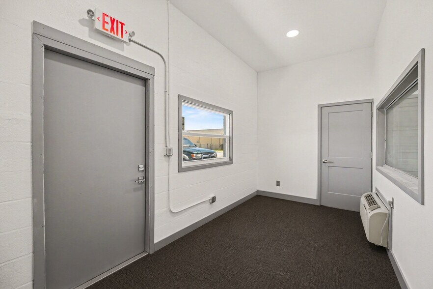 More Photos Of 7731 Industrial Rd, Melbourne Warehouse For Lease