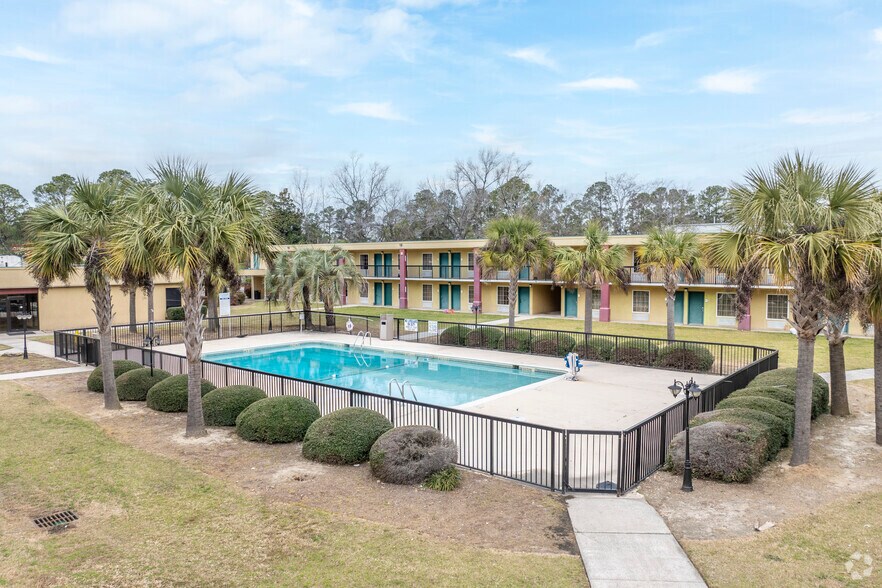 More Photos Of 500 Chris Dr, West Columbia Hotel For Sale