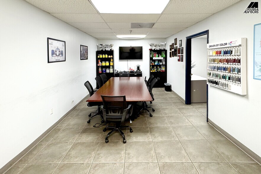 More Photos Of 1361-1363 NW 155th Dr, Miami Warehouse For Lease