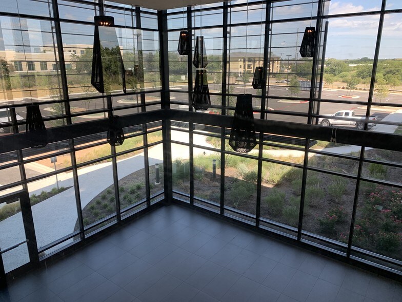 More Photos Of 801 E Old Settlers Blvd, Round Rock Office For Lease