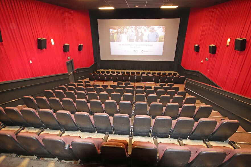 More Photos Of 1101 SW Highway 97, Madras Theater Concert Hall For Sale