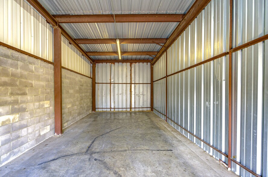 More Photos Of 75 Centrex Dr, Vicksburg Industrial For Lease