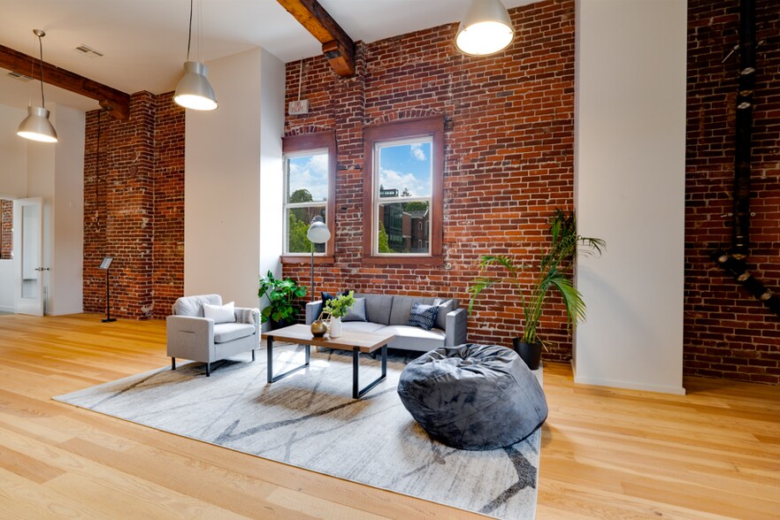 More Photos Of 315 Oak St, Hood River Loft Creative Space For Sale