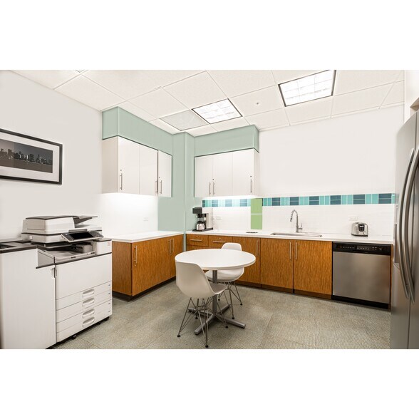 More Photos Of 505 Montgomery St, San Francisco Coworking Space