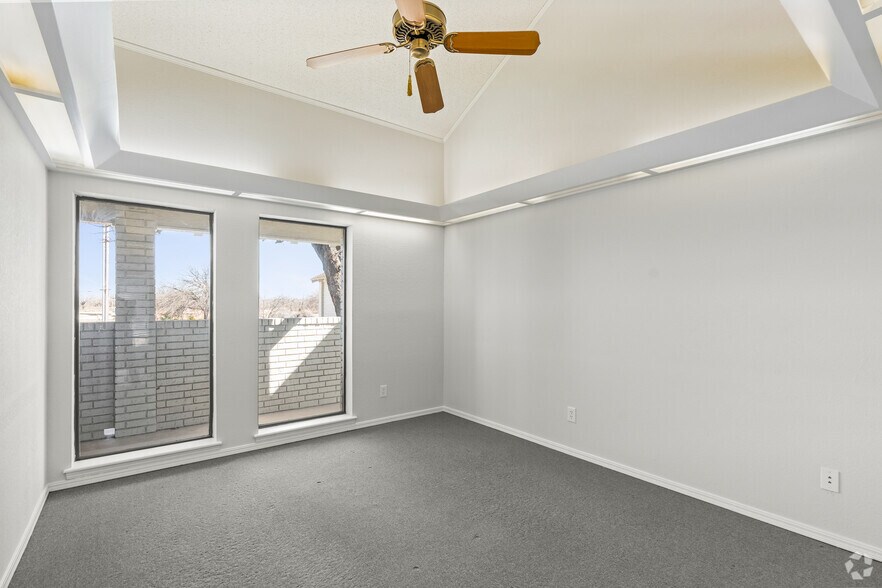 More Photos Of 190 W Highway 114, Southlake Office Residential For Lease