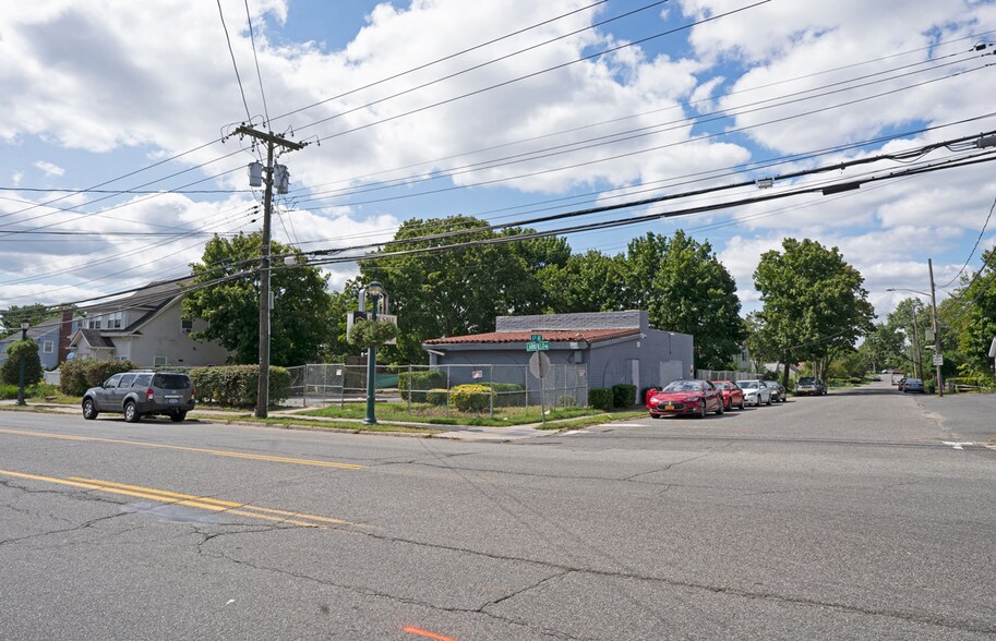 More Photos Of 336 Larkfield Rd, East Northport Freestanding For Lease