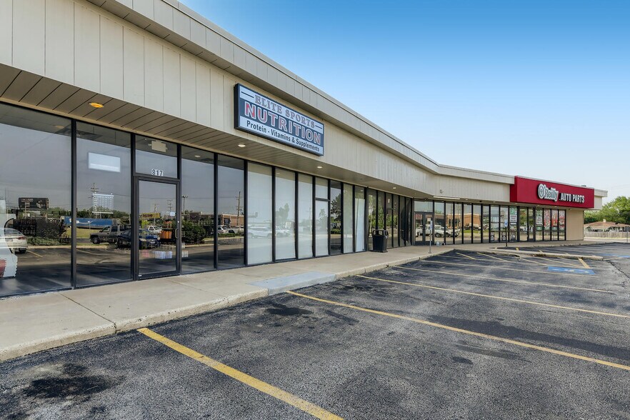 More Photos Of 805-845 N Roselle Rd, Schaumburg Unknown For Lease