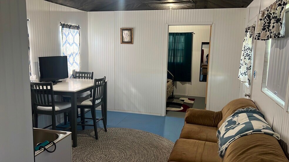 More Photos Of 16170 Somerset Rd, Von Ormy Flex For Sale