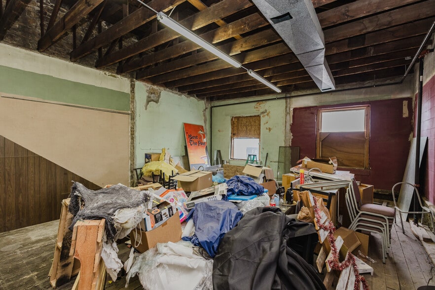 More Photos Of 830 N Kansas Ave, Topeka Bar For Sale