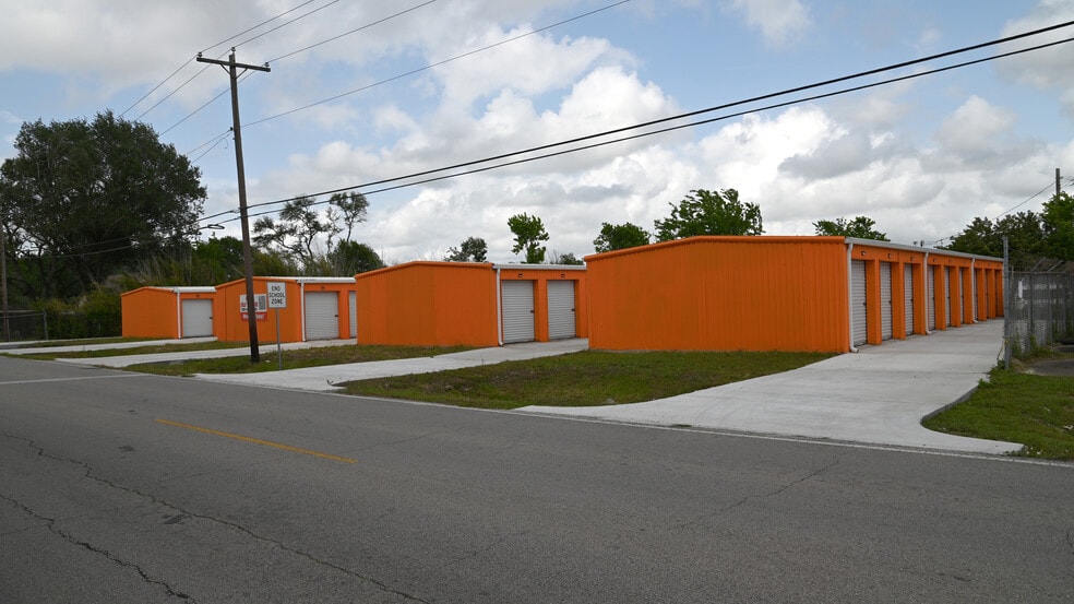 Primary Photo Of 1817 Callaway dr, Alvin Self Storage For Sale