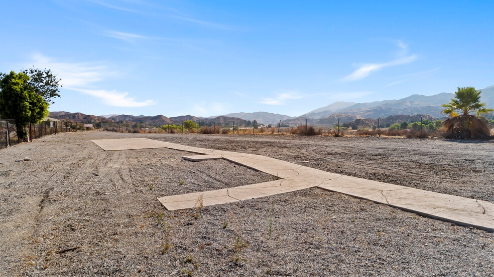More Photos Of 16441 Delone St, Santa Clarita Land For Lease