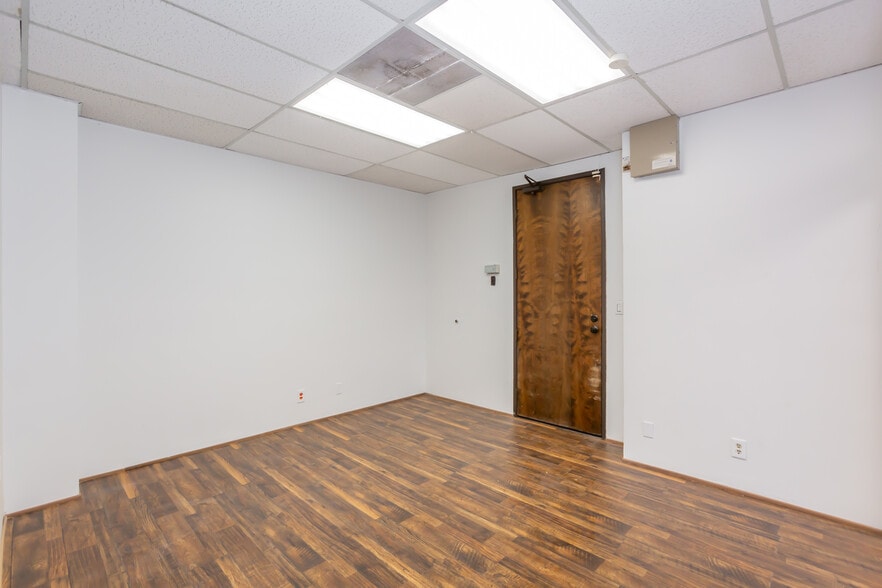 More Photos Of 23030 Lyons Ave, Santa Clarita Medical For Lease