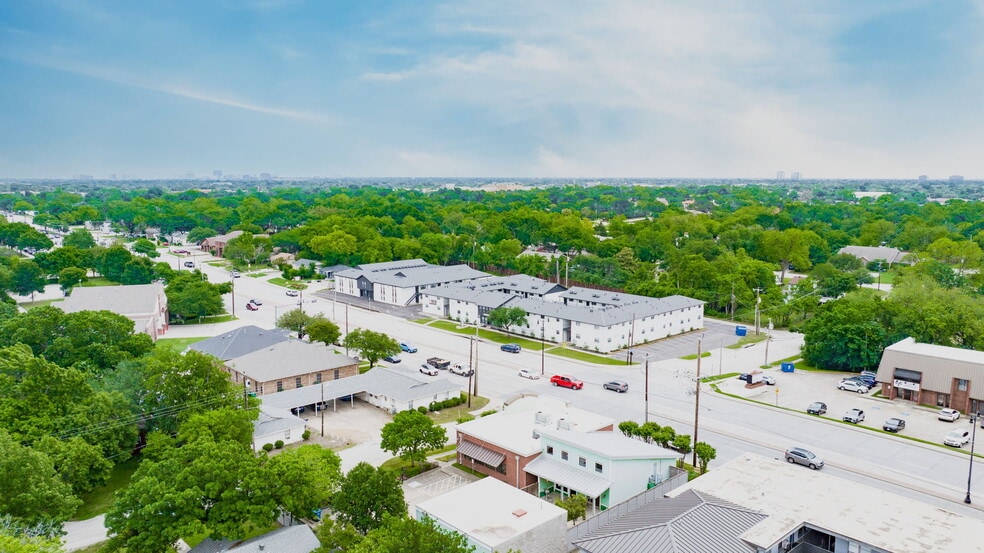 More Photos Of 1515 E Belt Line Rd, Carrollton Office Residential For Sale