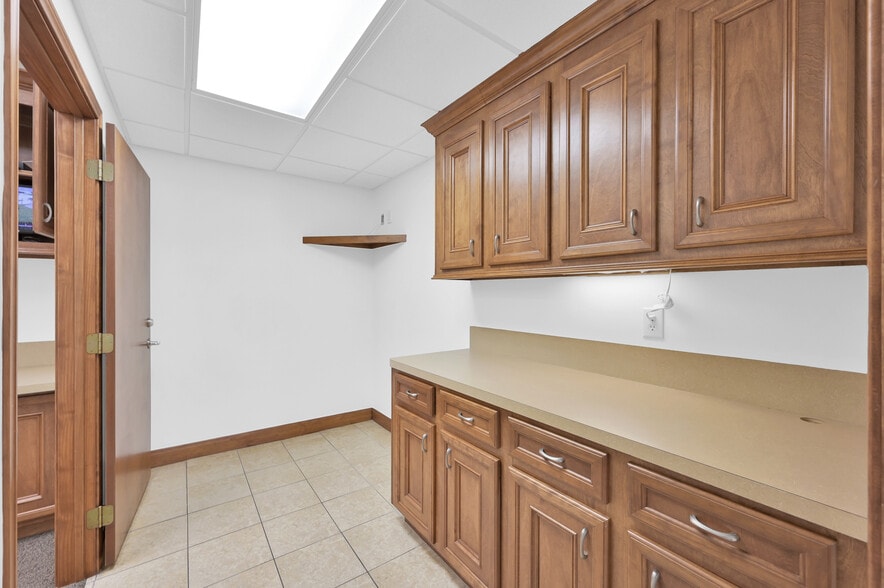 More Photos Of 11322 Neeshaw Dr, Houston Warehouse For Lease