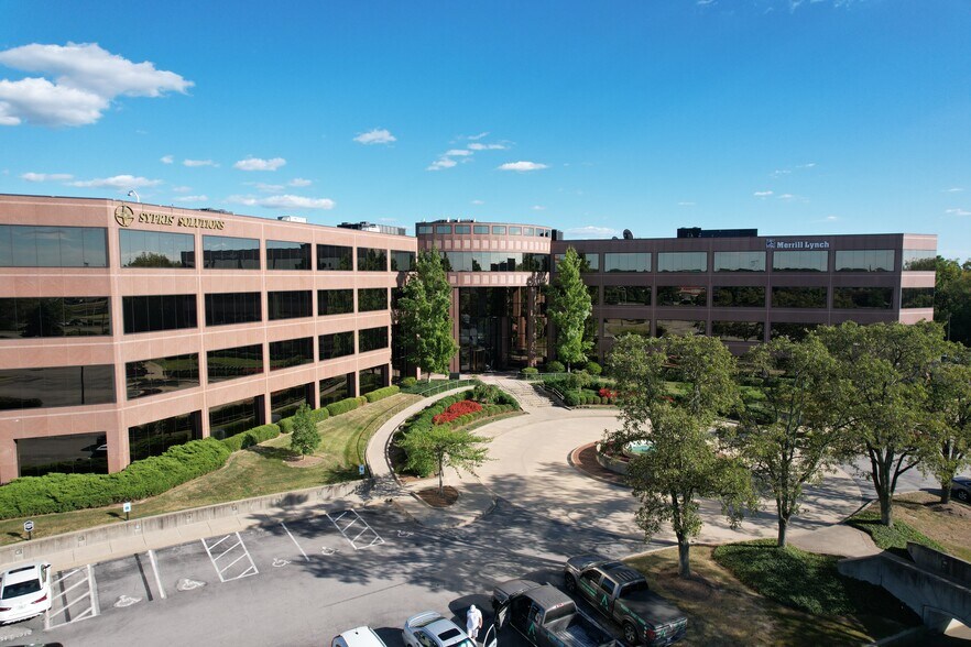 More Photos Of 101 Bullitt Ln, Louisville Office For Sale