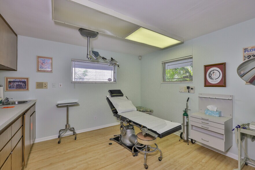 More Photos Of 1033 7th Ave N, Saint Petersburg Medical For Sale