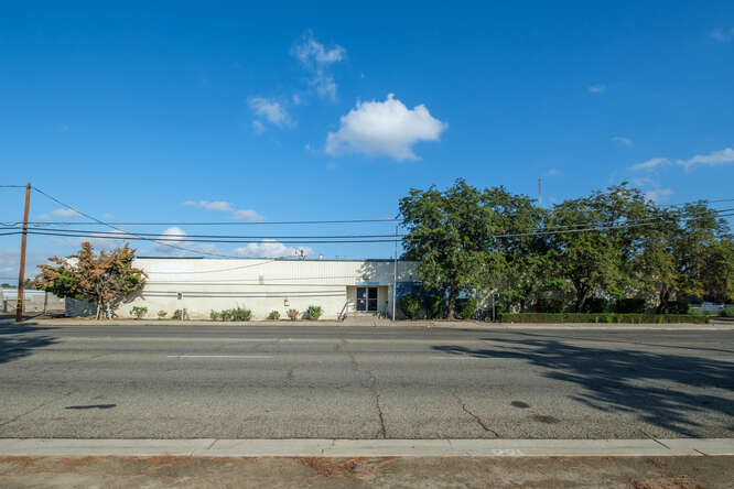 More Photos Of 2641 S Maple Ave, Fresno Warehouse For Lease