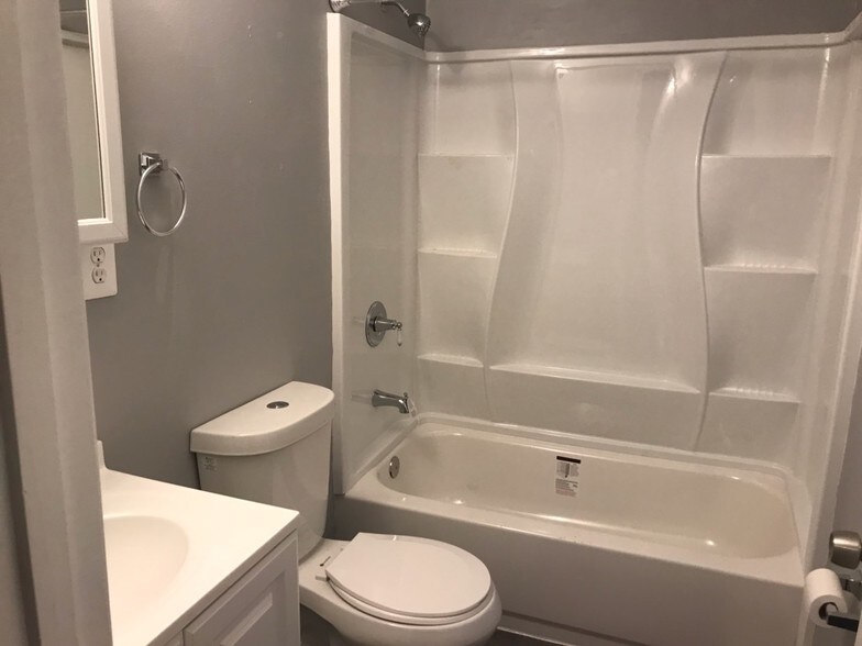 More Photos Of 1407 Sulphur Spring Rd, Halethorpe Freestanding For Lease