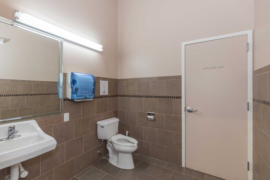 More Photos Of 5710 SW 45th Ave, Amarillo Freestanding For Sale