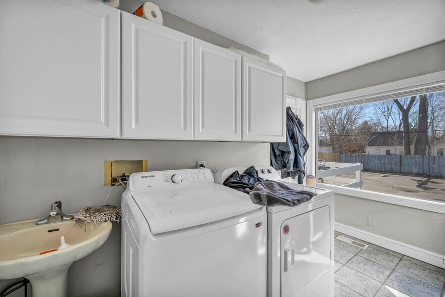 More Photos Of 7362 Center St, Mentor Freestanding For Sale