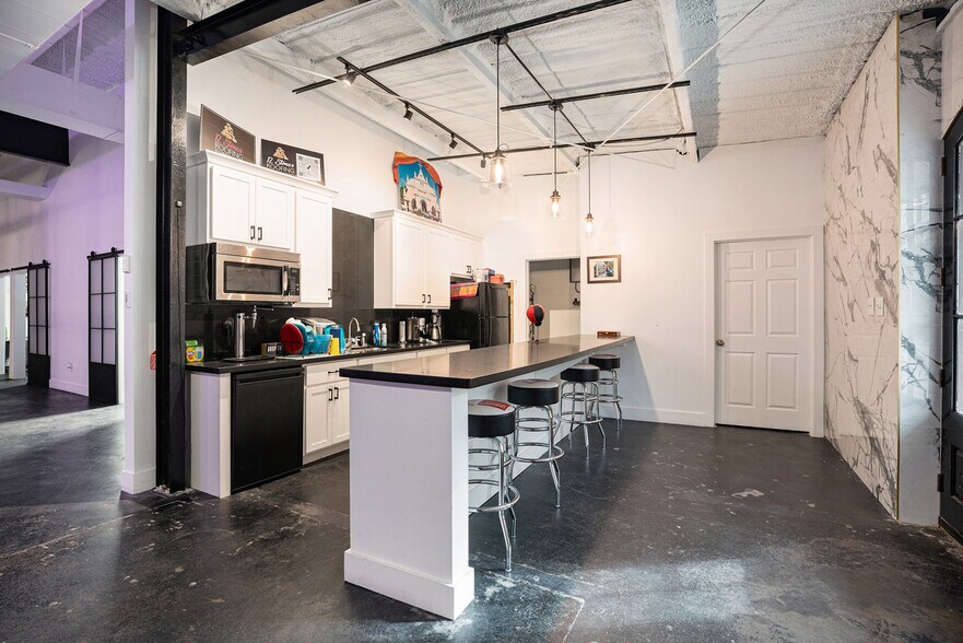 More Photos Of 6933 Olson Ln, Pasadena Service For Sale