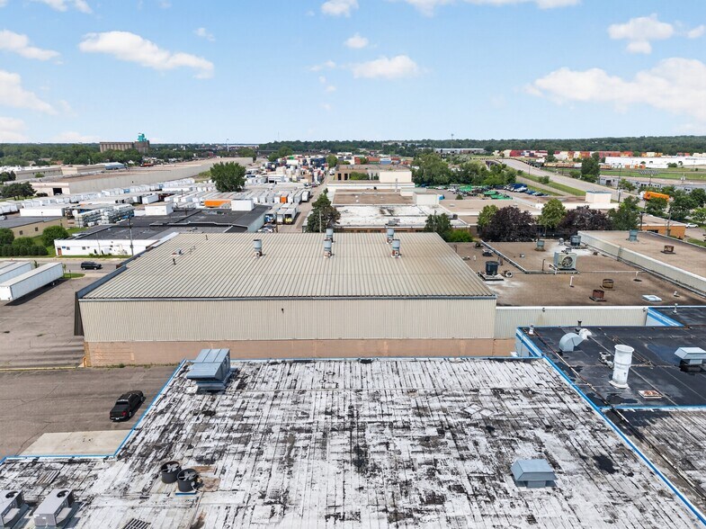 More Photos Of 2639 2nd St NE, Saint Anthony Manufacturing For Sale