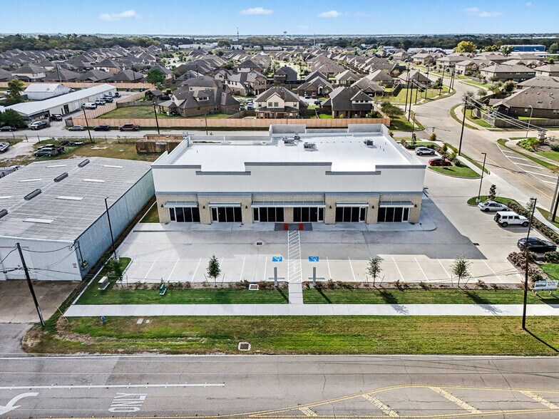 More Photos Of 3520 E Walnut St, Pearland General Retail For Lease
